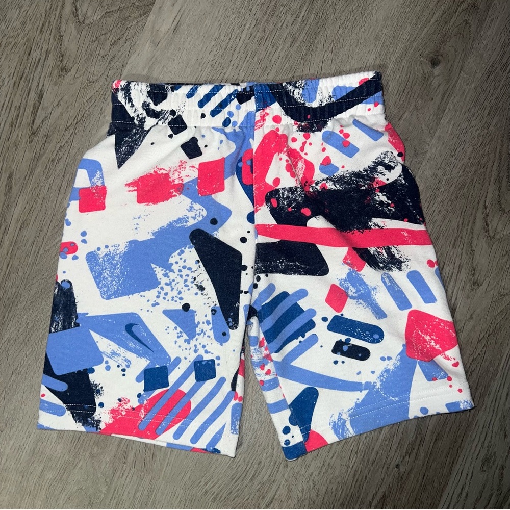 Boys Nike shorts size 6
